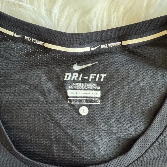 Nike | Women’s Large Black Dri-Fit Athletic Shirt - Picture 4 of 11